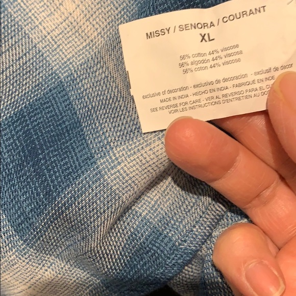 Gloria Vanderbilt embroider button up blouse - Picture 2 of 7